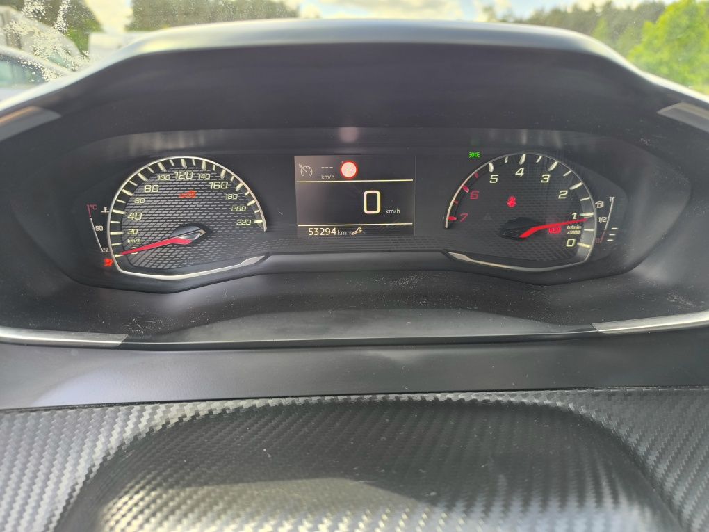 Peugeot 2008 1,2 130 km uszkodzony