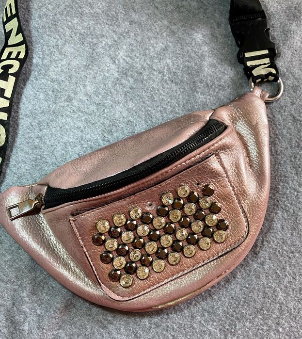 Женская сумка (бананка)