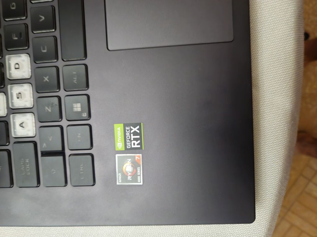 Asus rog strix G513IE
