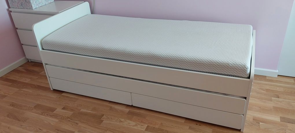 Łóżko podwójne IKEA z materacami 2x 90x200