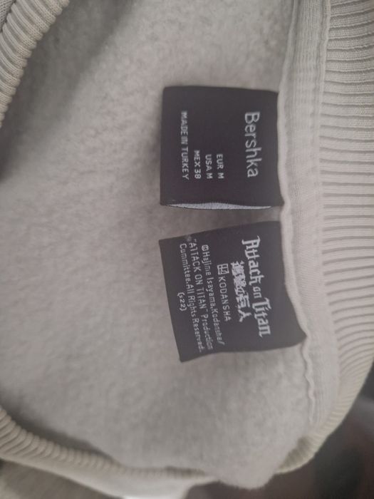 Sweat attack on titan Bershka