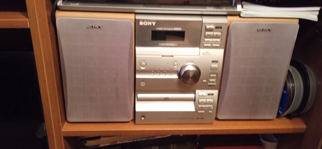Музыкальный центр Sony.