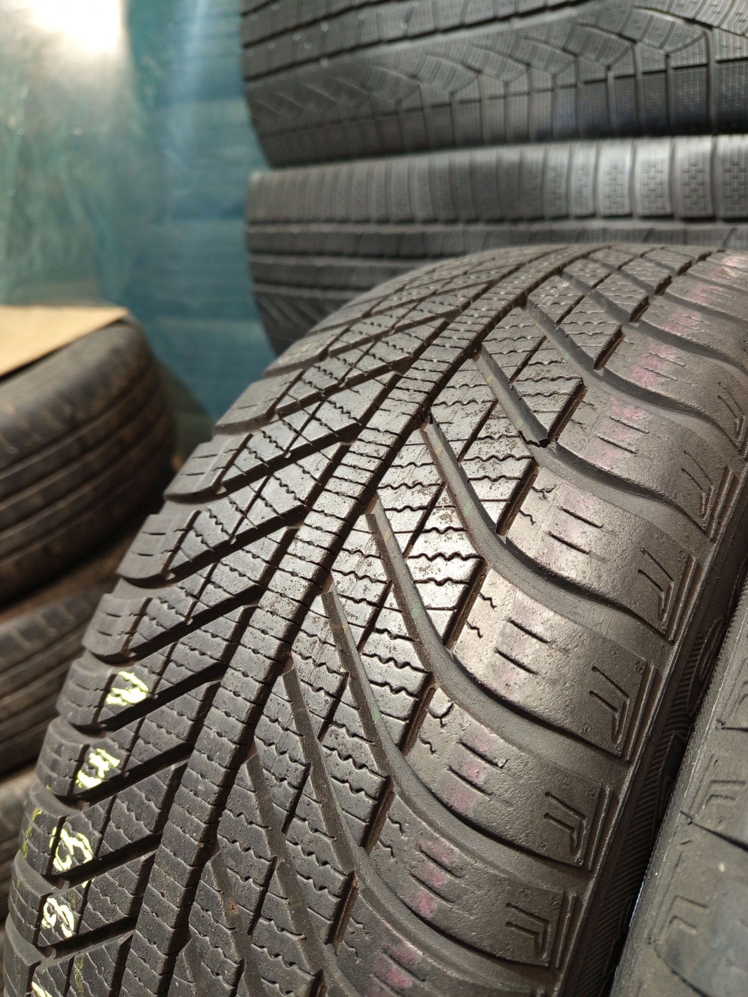 205/55R16 GoodYear Vector 4seasons