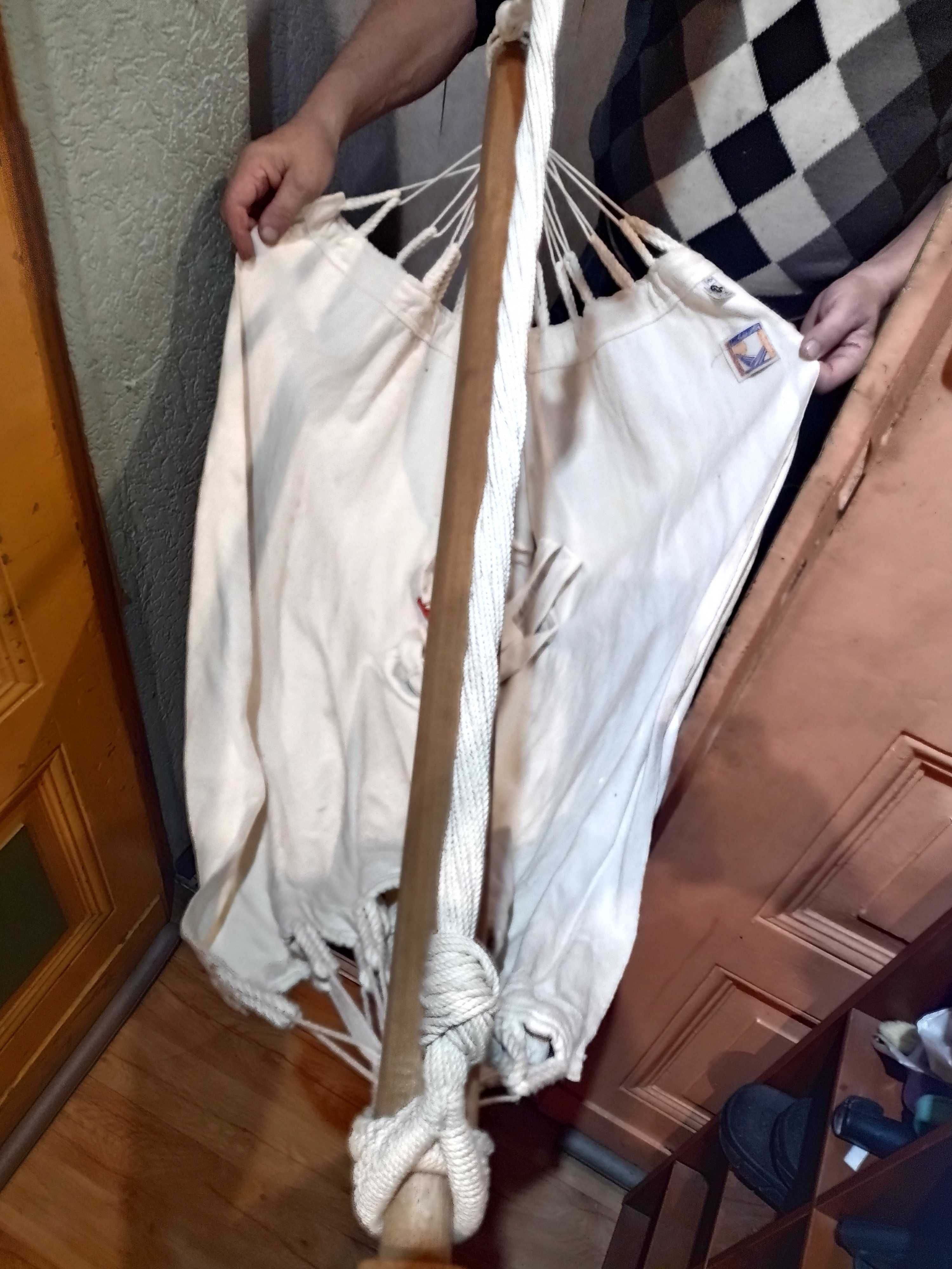 Hamak, hamaczek dla niemowlaka marki La siesta.