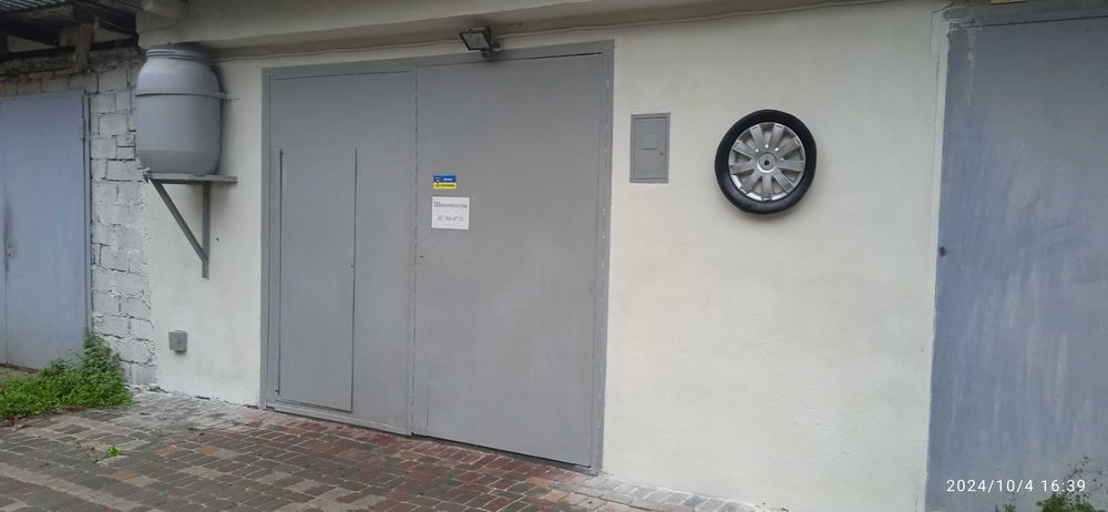 Продам гараж (центр Городка) 44м.кв +ділянк 20м.кв. взаді під добудову