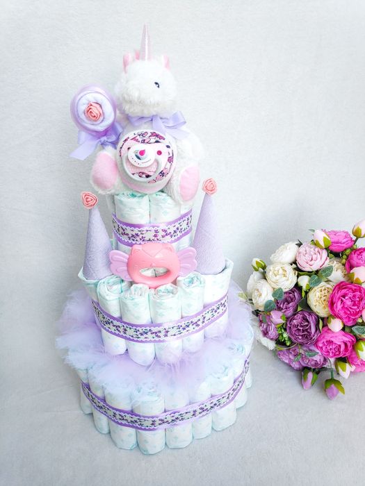 Tort z pampersów pieluszek pieluch baby shower