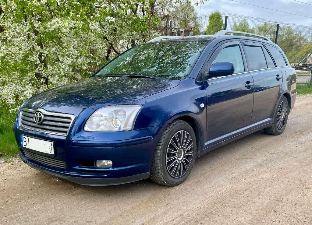Toyota Avensis kombi 2,0 Benz Najlepsze wyposażenie fajny stan