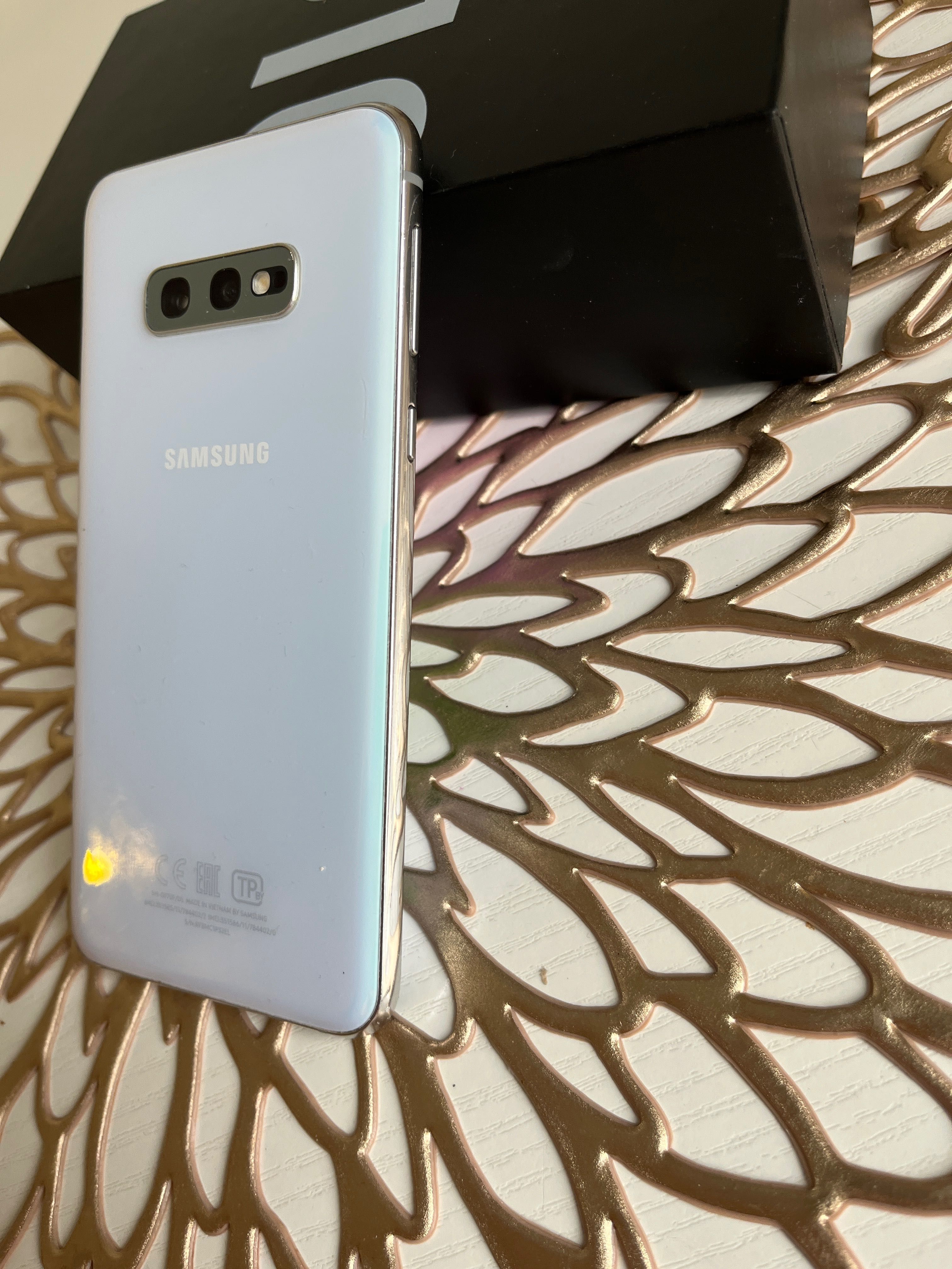 Мобильний телефон Samsung S10e SM-G-970F білий колір оригінал