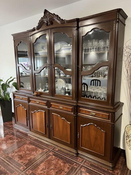 Vendo armario de sala/cristaleira juntamnete com mesa de sala