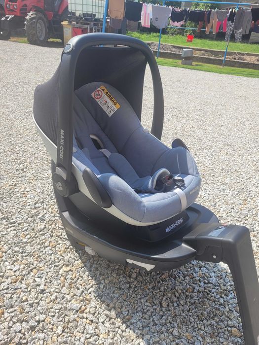 Fotelik samochodowy Maxi Cosi Pebble Pro i-Size z bazą FamilyFix 3