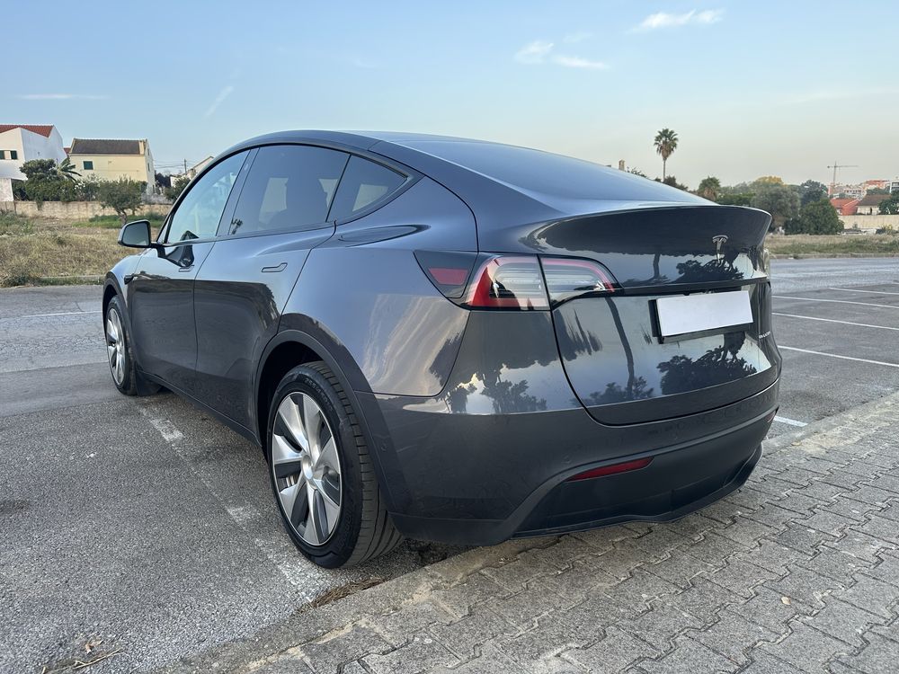 TESLA MODEL Y LONG RANGE DUAL MOTOR AWD( 45 mil kms )