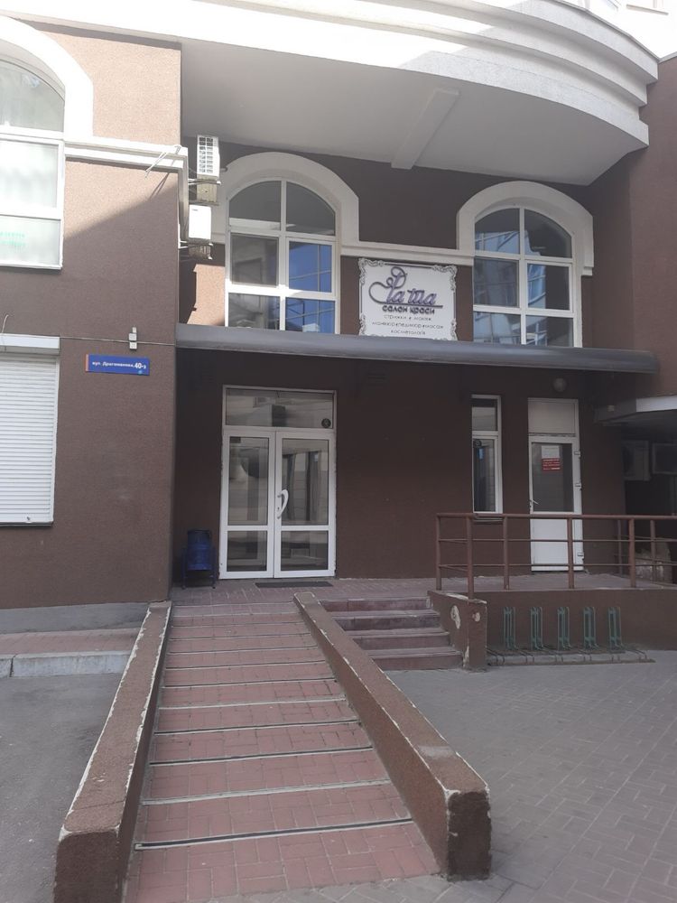 Окремий вхід, 200м2, 6 кабінетів, салон краси, офіс, клініка, інше