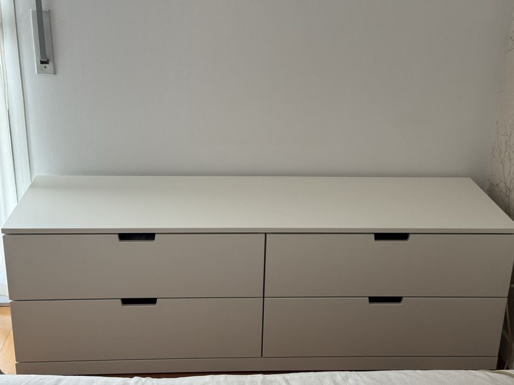 Cómoda NORDLI (IKEA) com 4 gavetas (160x54 cm)