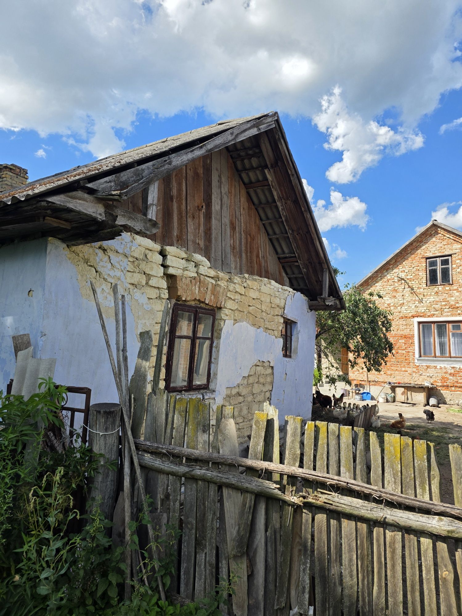 Будинок з землею в селі Жуличі, Золочівського району, Львівської обл.
