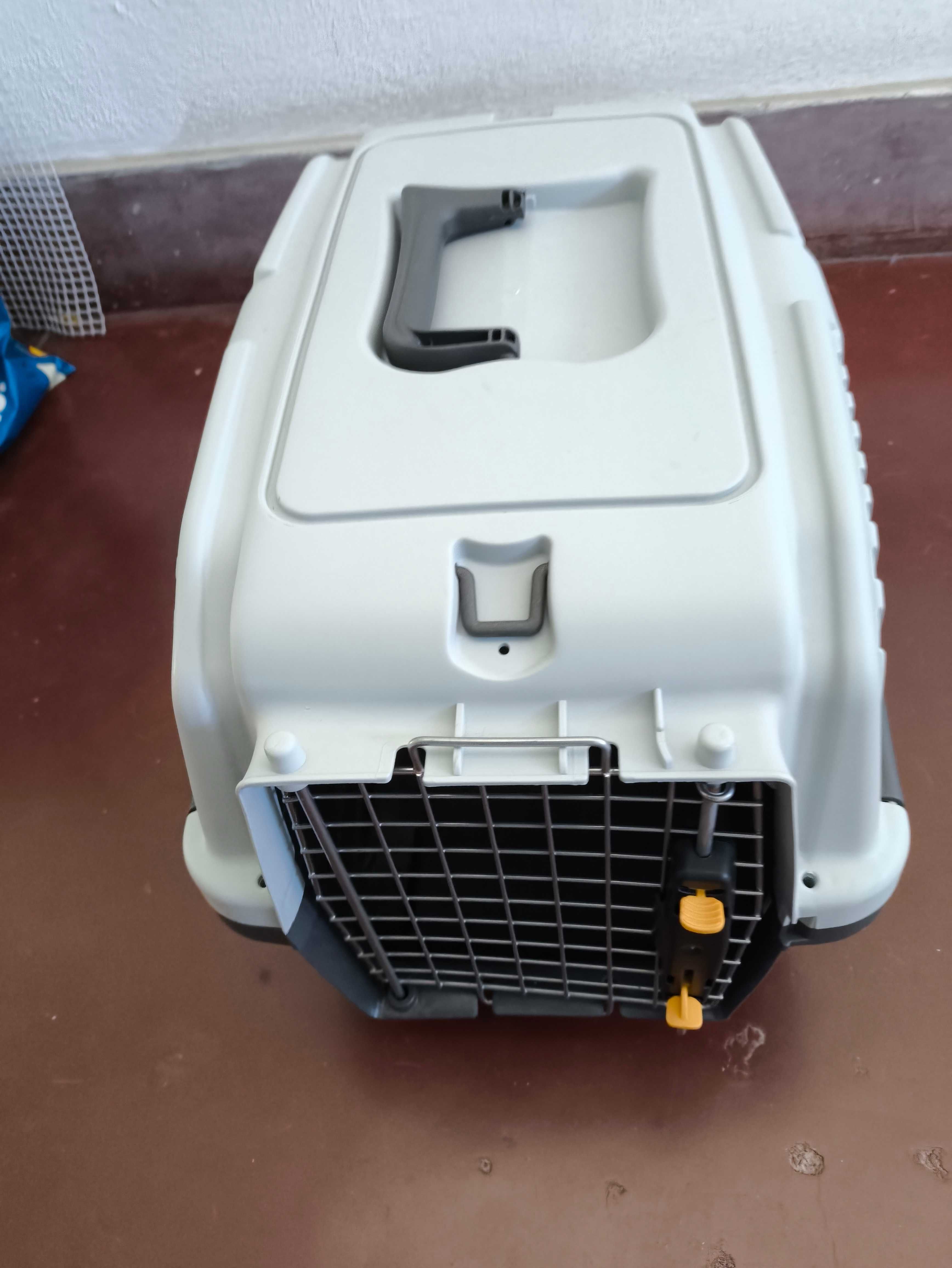Caixa para carregar animais