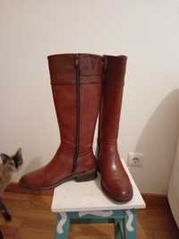 Botas em pele 35