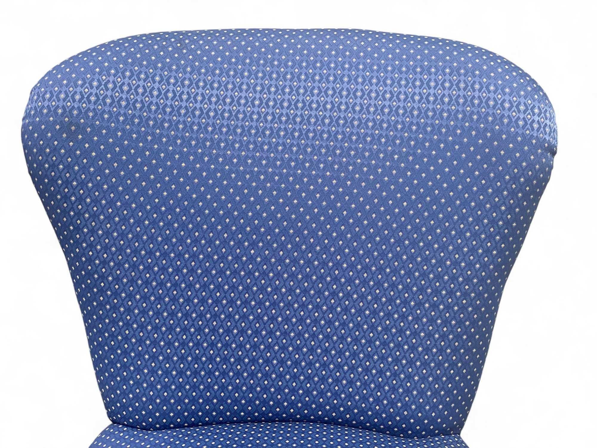 Para eleganckich foteli koktajlowych w stylu ludwikowskim, orzech