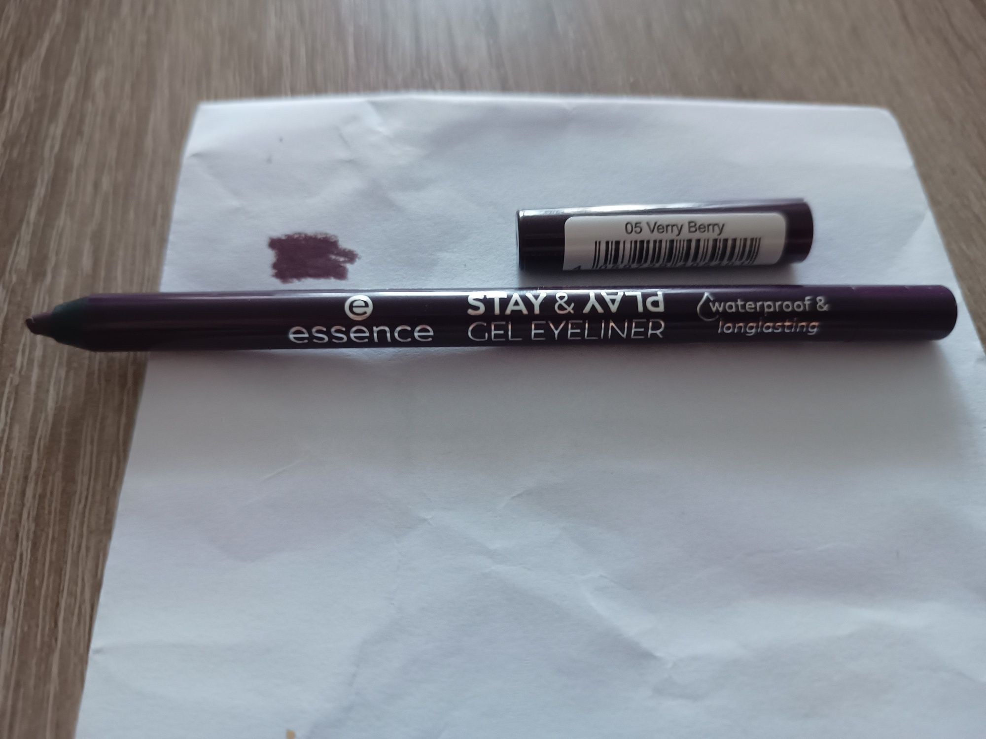 Essence stay & play gel eyeliner Very Berry 05