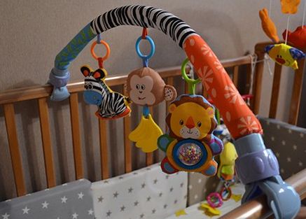 SOZZY Подвеска-дуга на кроватку или коляску с 3 сьемными игрушками