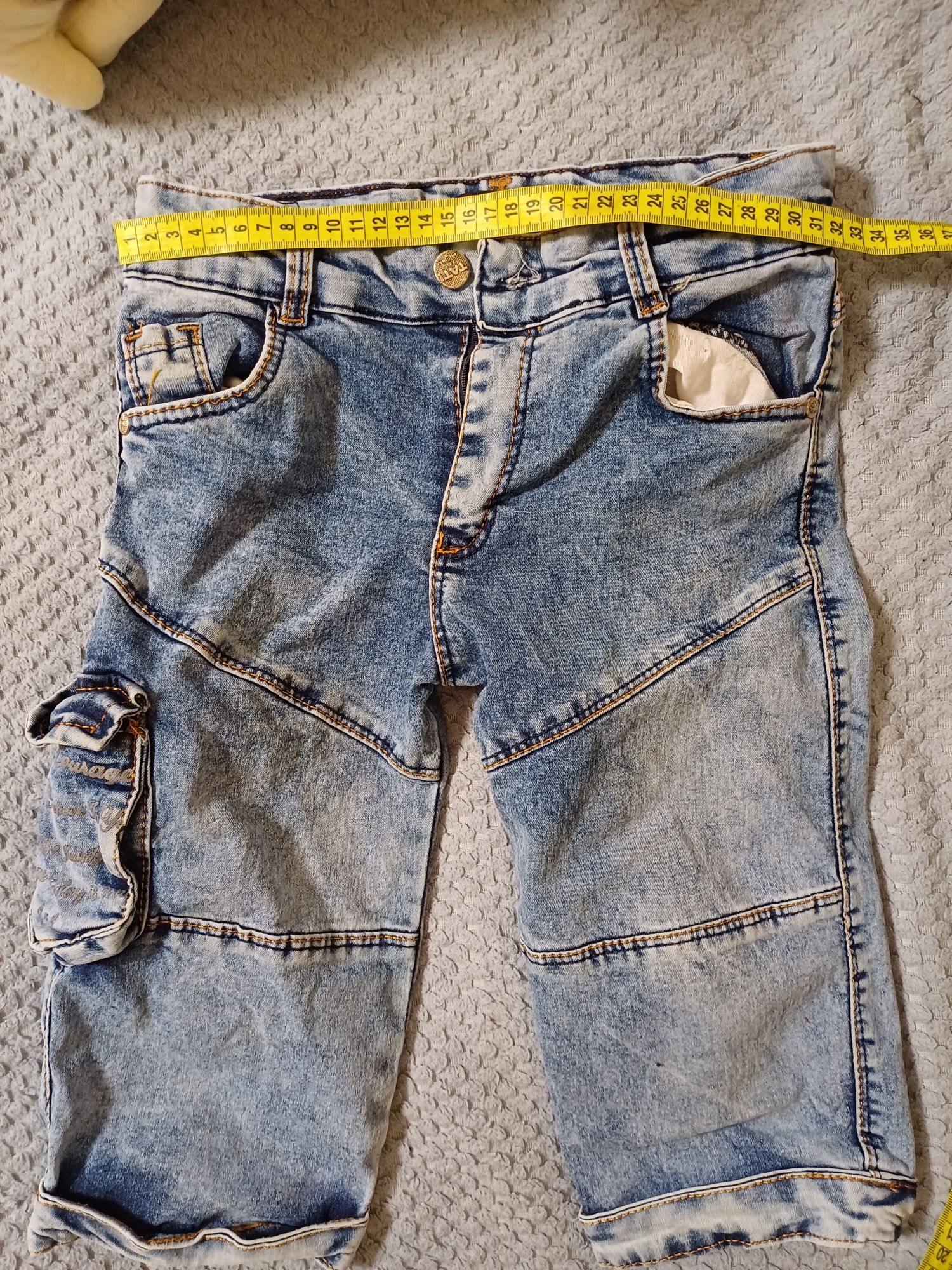 Шорты джинсовые на мальчика 10-11 лет.