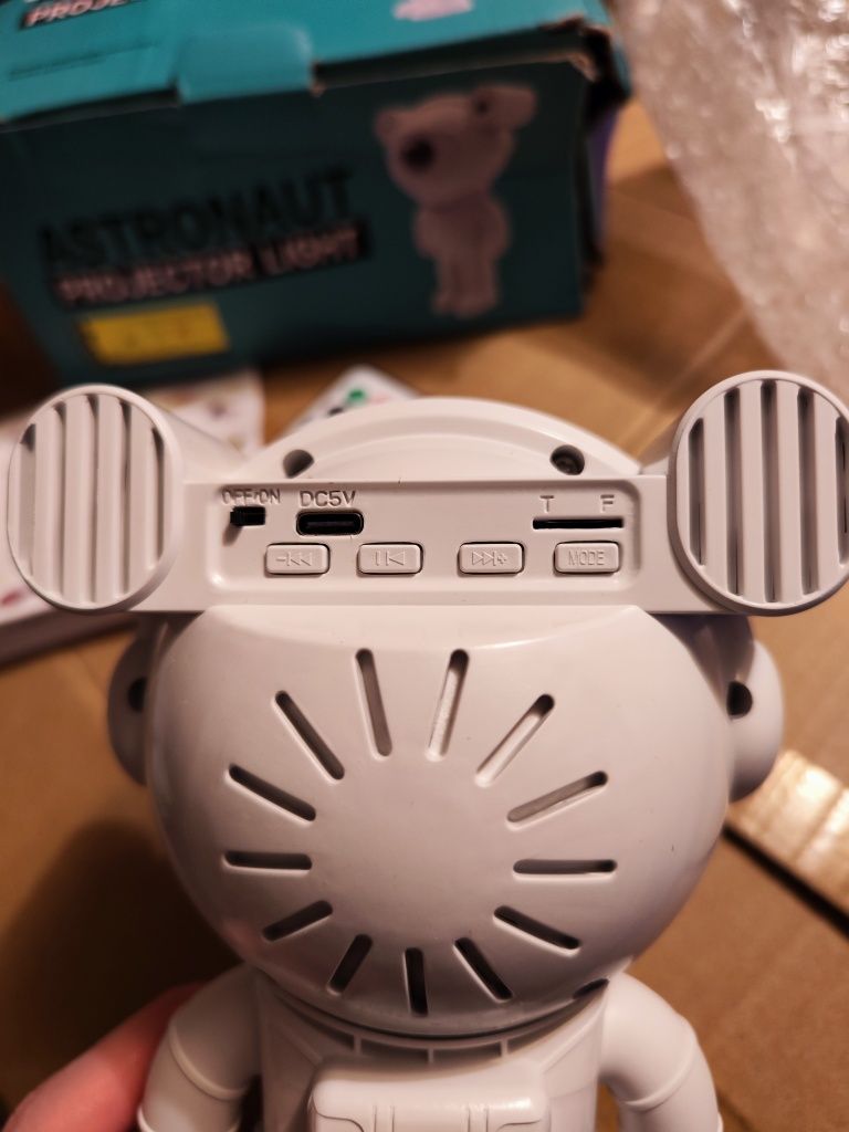 Проектор-ночник Bluetooth - космонавт / астронавт. Новый, уценка