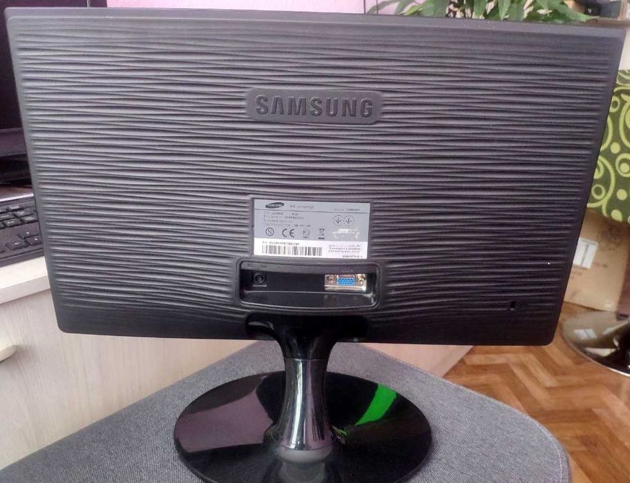 Монітор 19" Samsung LED