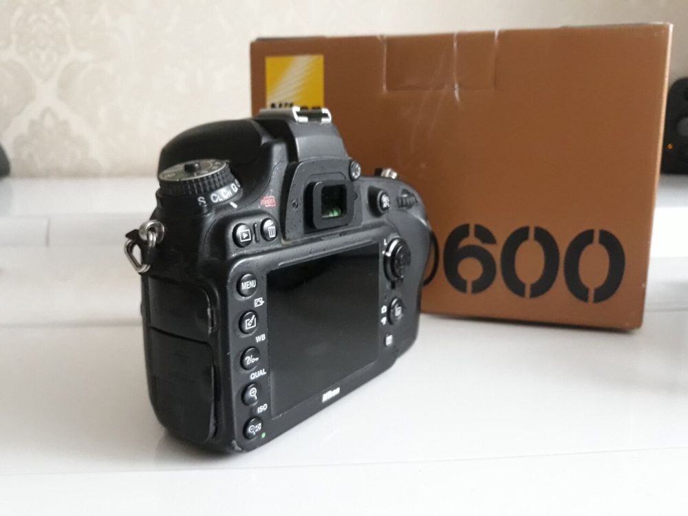 Продам Nikon D600 + об’єктив 50мм 1.4.