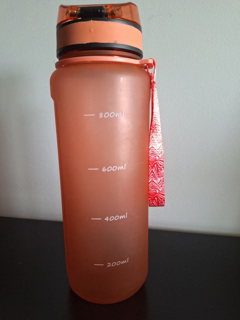 Sprzedam butelkę do wody 1l Rossmann
