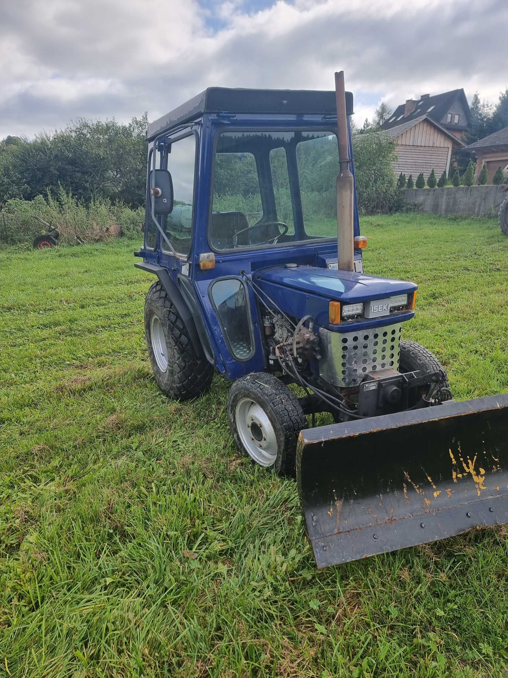 Iseki ts2220 4x4 z plugiem