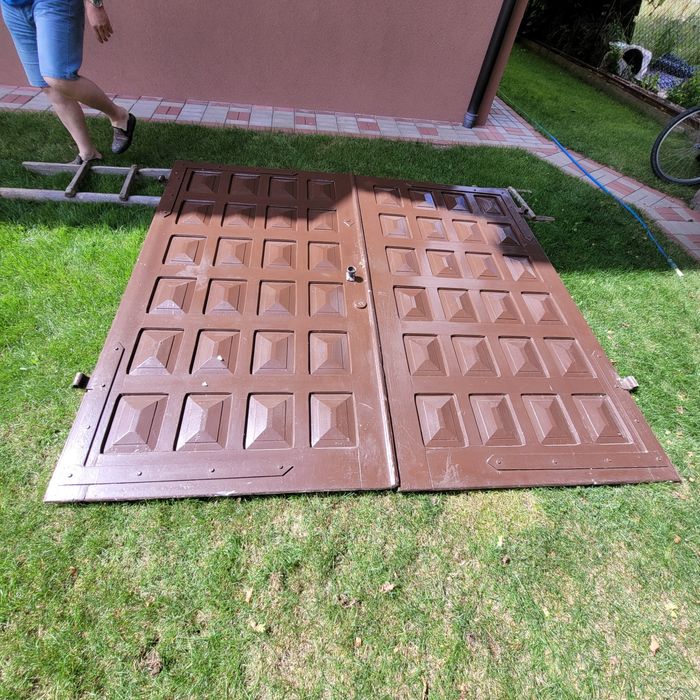 Drzwi garażowe 242cm x 220.