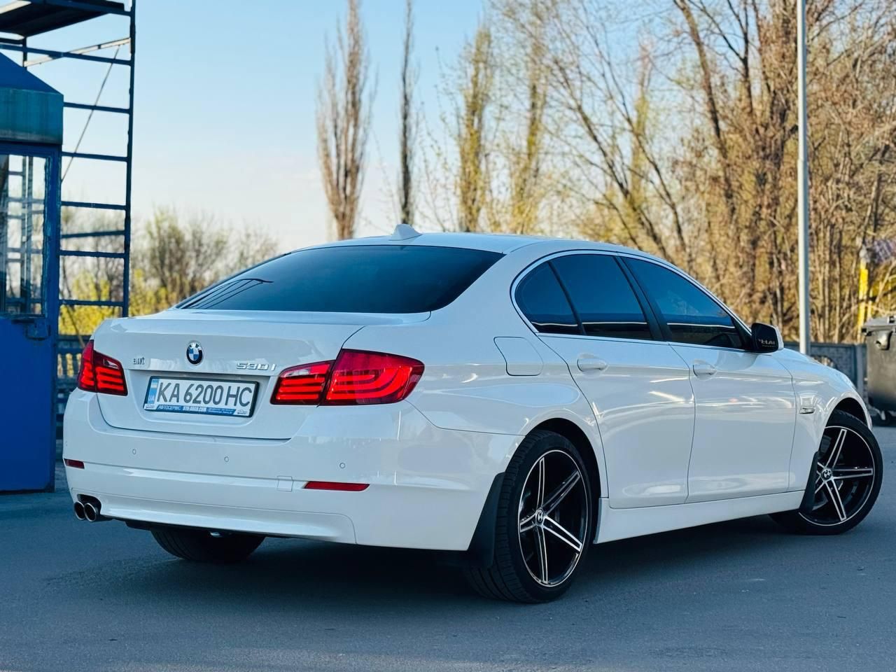 Легковой автомобиль BMW