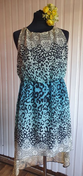 Wzorzysta sukienka z dłuższym tyłem S/M