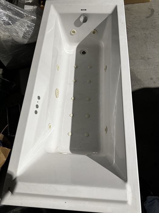 Vendo banheira Hidrobox Nova com resistência para manter temperatura.