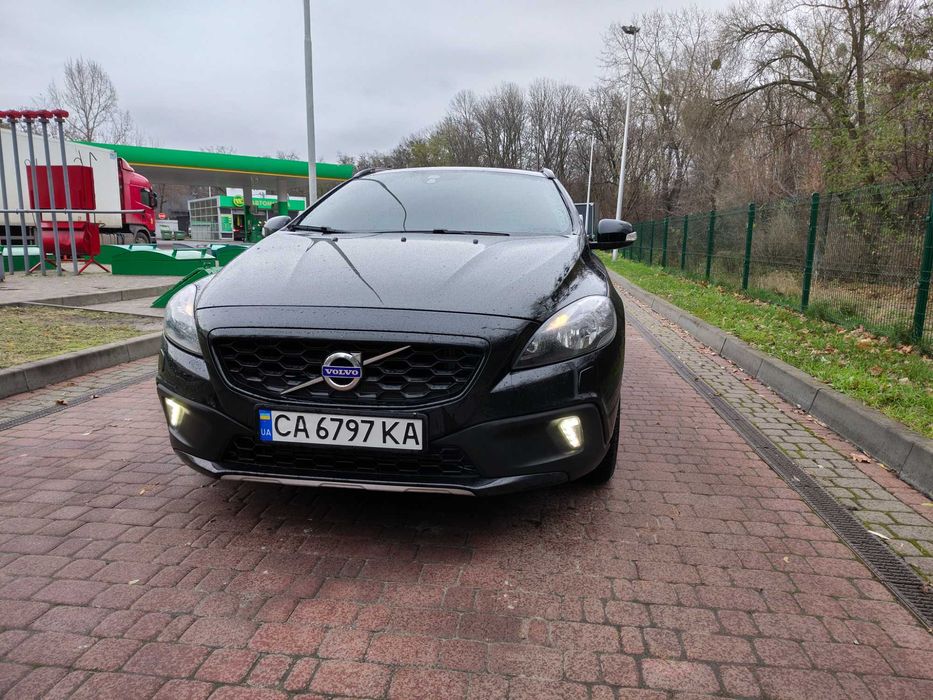 Продам авто Volvo V40 Cross Country 2014