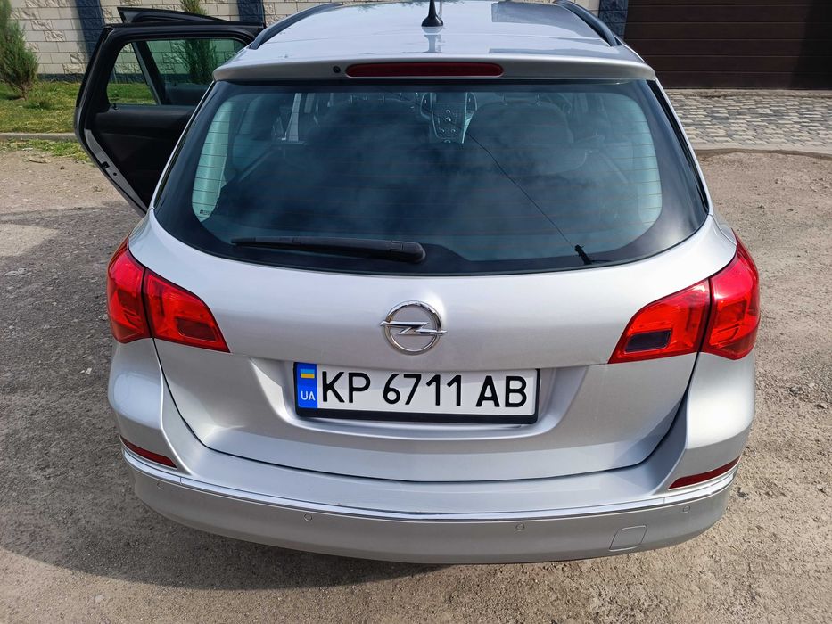Opel Astra J 1,6л дизель 2014р. Не бита!