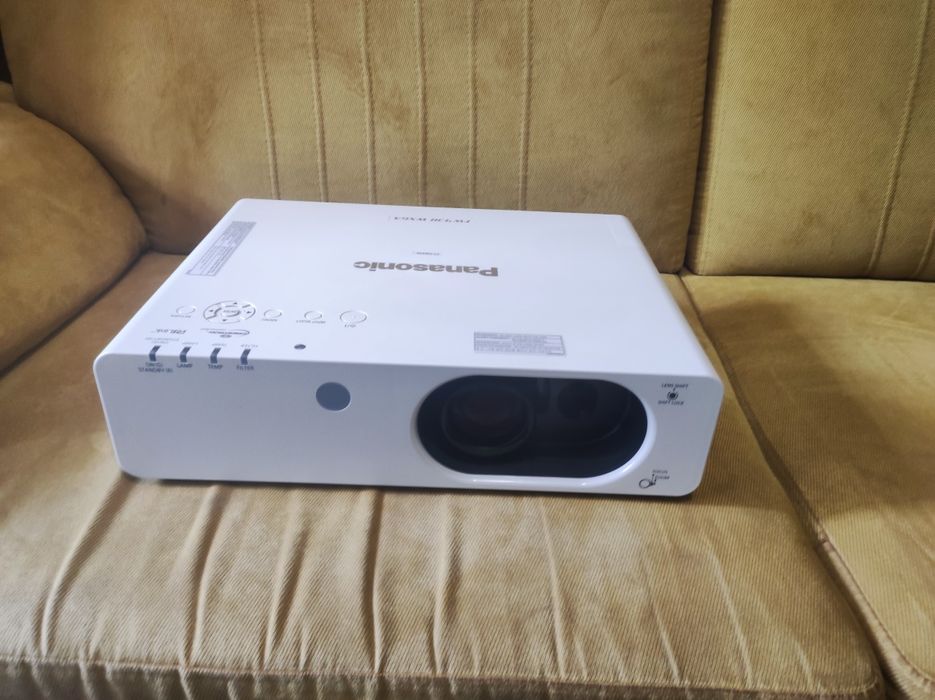 Продам проектор Phillips PT-FW430