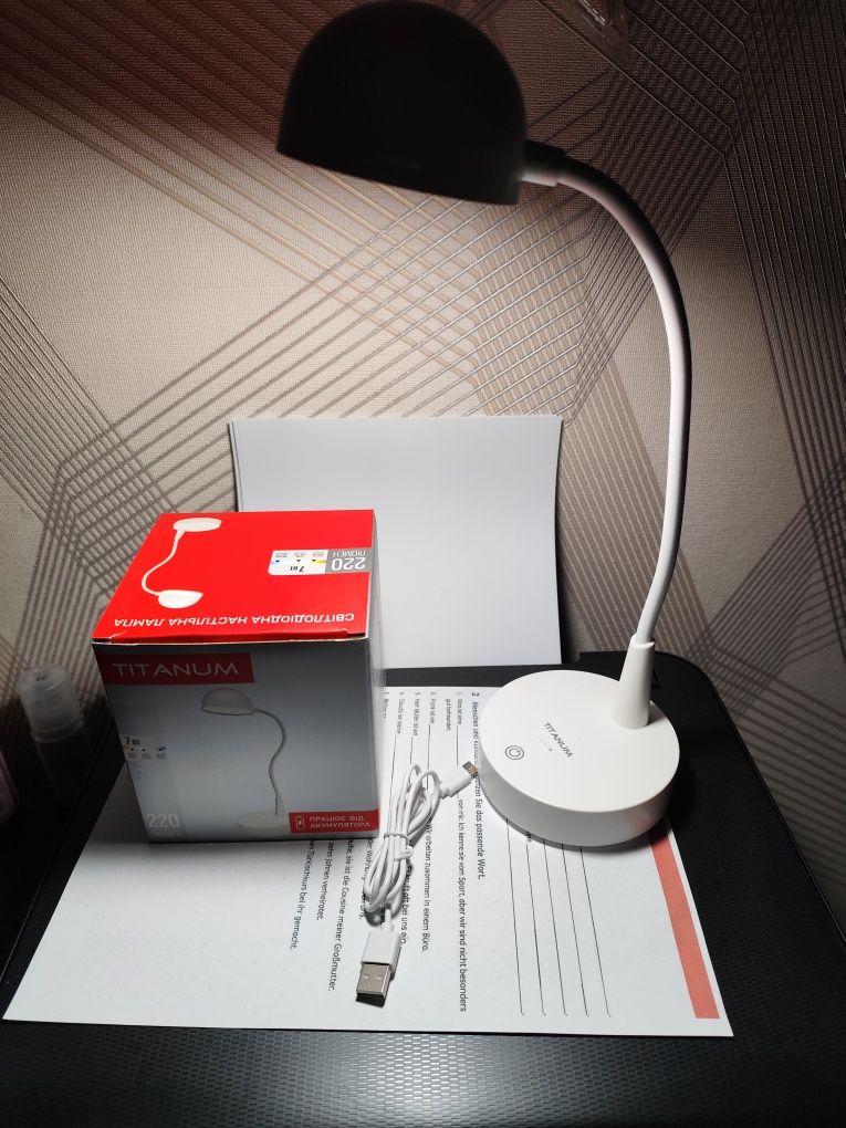 Настiльна LED лампа з акумулятором TITANUM TLTF-012W 7W 3000-6000K АКБ