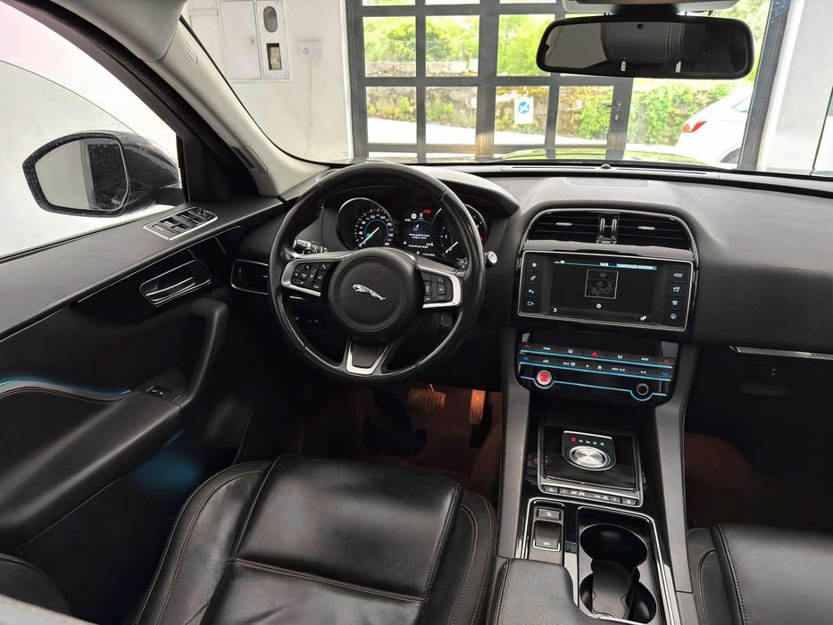 Jaguar F-pace 2.0 180 cv