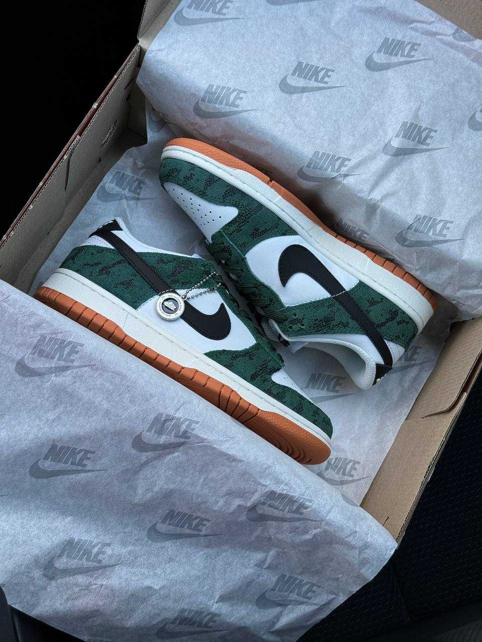 Жіночі кросівки Nike SB Dunk Low Green Snake жіночі кросівки найк