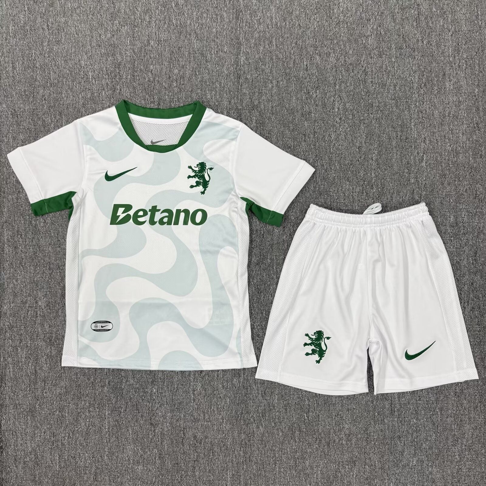 Kit infantil Sporting alternativo 25/26