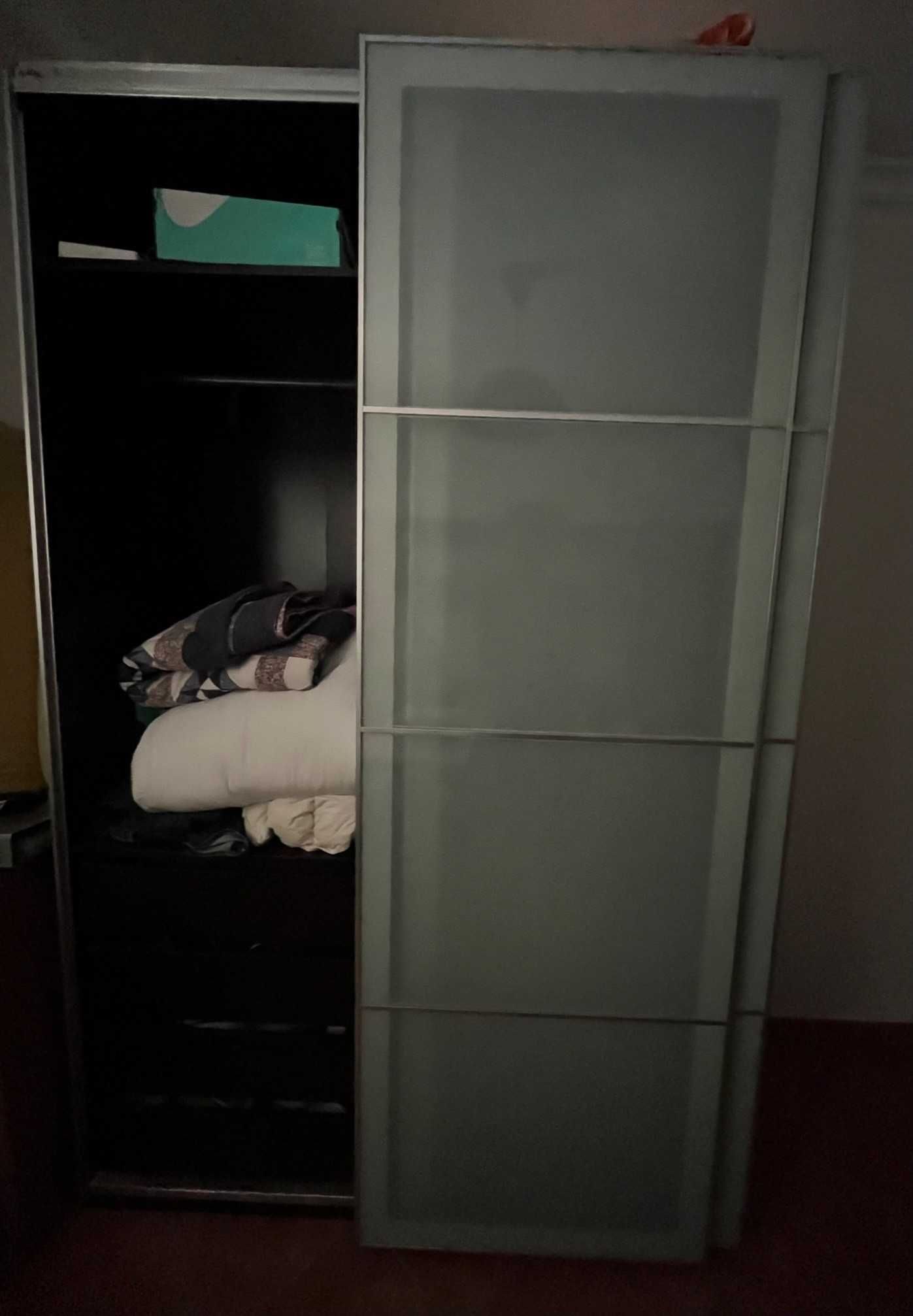 Roupeiro  PAX / AULI com portas deslizantes e vidro fosco