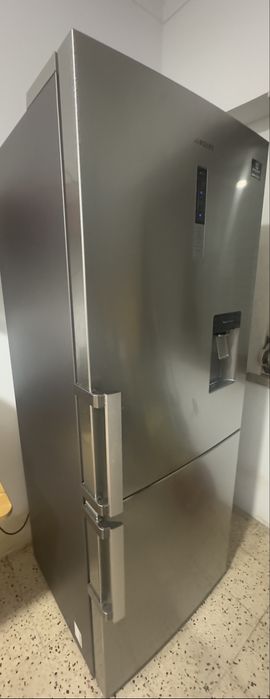 Frigorifico Samsung com dispensador de água