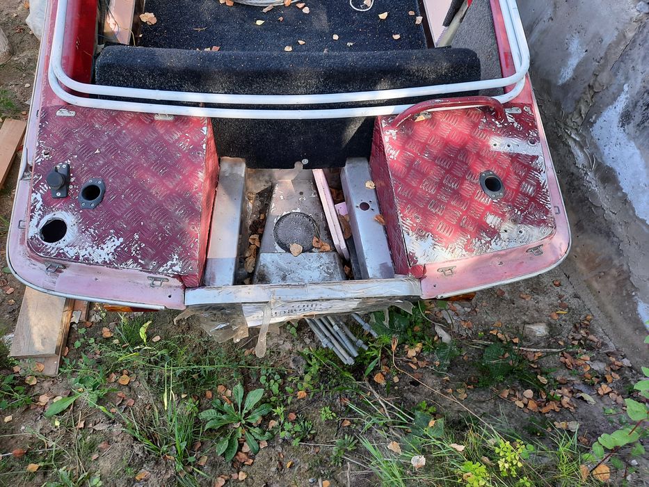 Лодка пластиковая