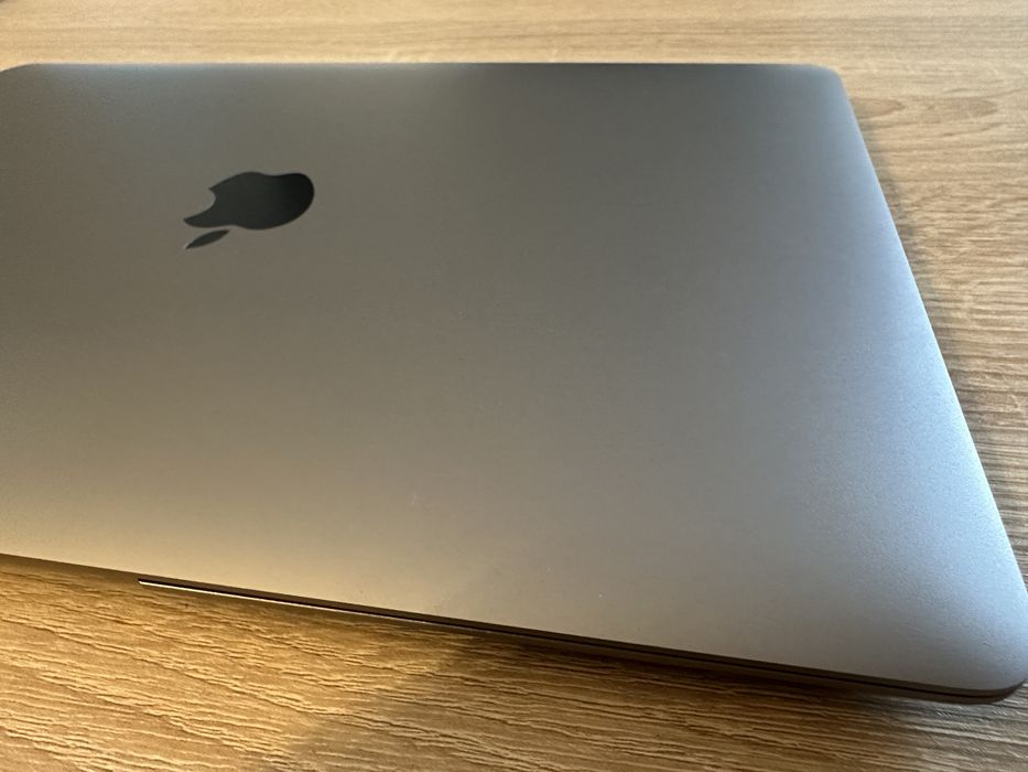 Macbook Air M1 2020 - 13” - 8GB - 256 SSD