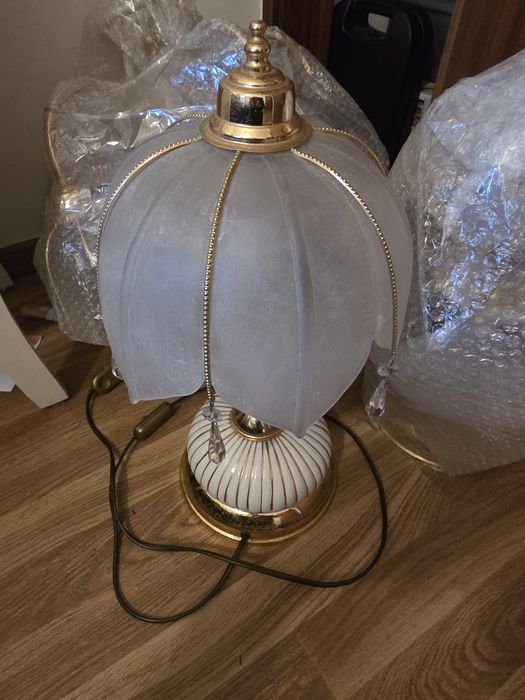 Candeeiro tecto e mesa de cabeceira anos 80