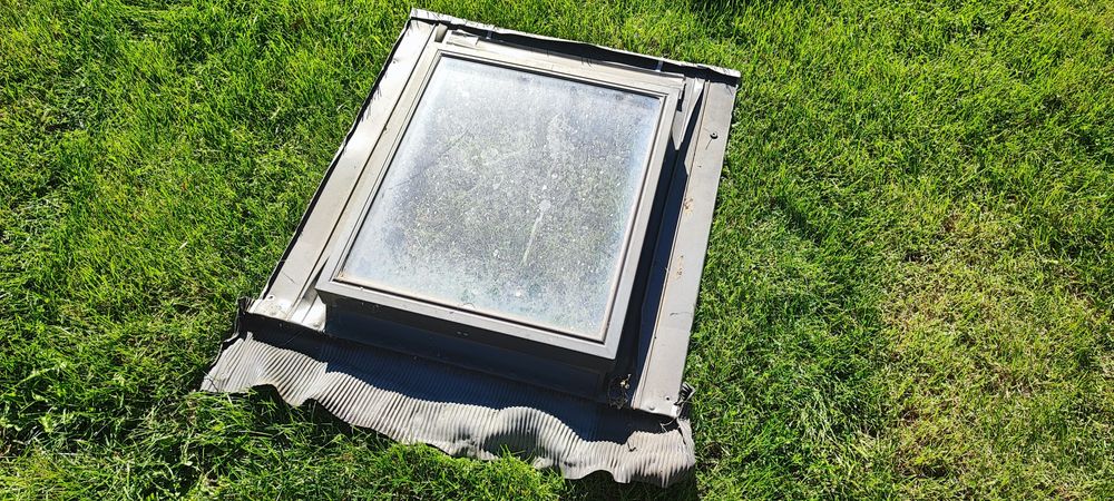 Wyłaz dachowy FAKRO WGI 46x55 z kołnierzem podwójna szyba hartowana