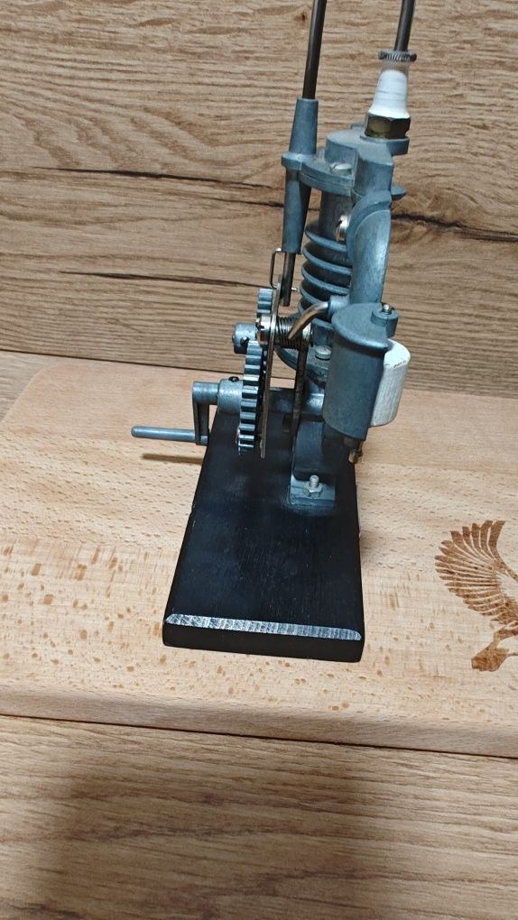 Model silnika 2t.