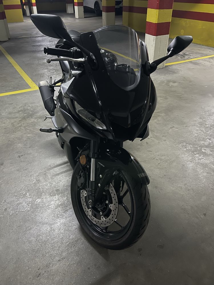 Mota Yamaha R3 2023