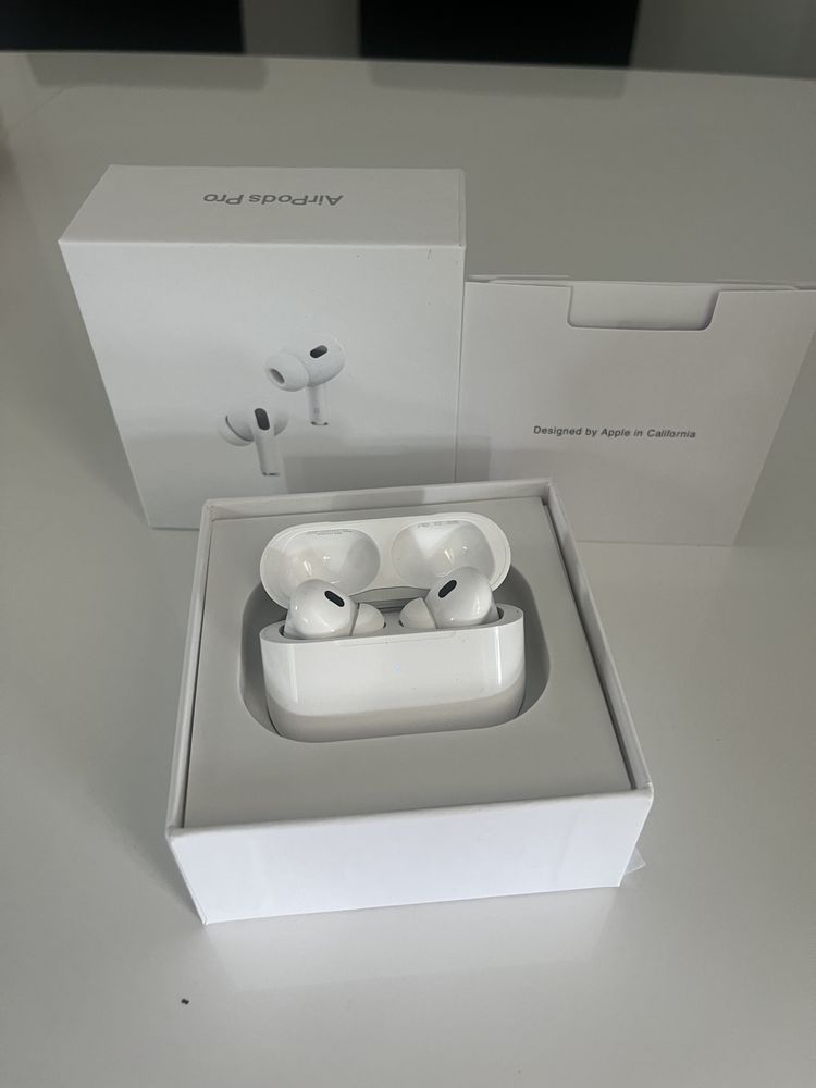AirPods Pro 2 ANC lightning