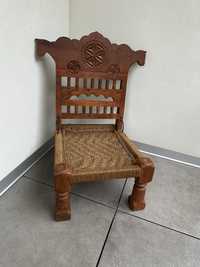 Антикварный индийский низкий стул. Кресло антикварное